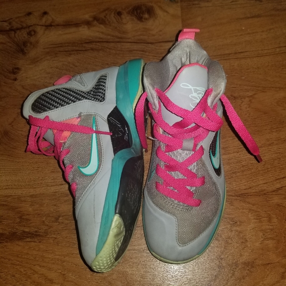 Lebron's 9 big kids south beach - Picture 2 of 5